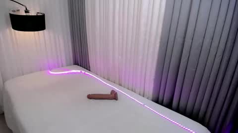 GWEN THOMPSON .......   online show from 12, 9, 2025