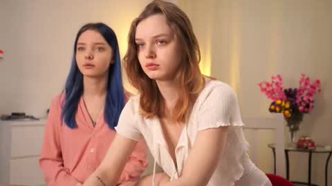 Luna and Lina online show from 10, 11, 2025