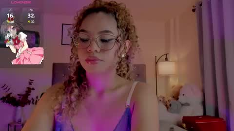 Snapshot of ximena_sotto1 chatting on 18, 12, 2025 camila online show from 18, 12, 2025