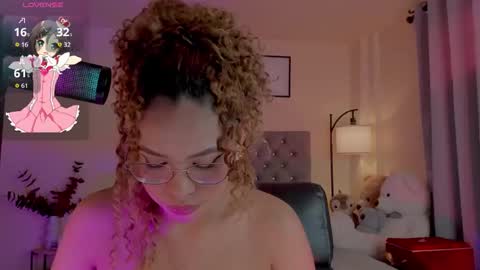 Snapshot of ximena_sotto1 chatting on 19, 12, 2025 camila online show from 19, 12, 2025