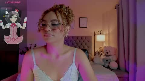 Snapshot of ximena_sotto1 chatting on 28, 4, 2026 camila online show from 28, 4, 2026