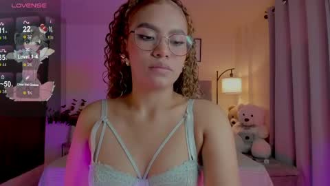 Snapshot of ximena_sotto1 chatting on 28, 4, 2026 camila online show from 28, 4, 2026
