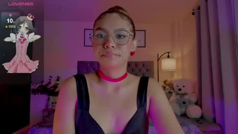 Snapshot of ximena_sotto1 chatting on 7, 5, 2026 camila online show from 7, 5, 2026