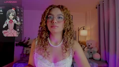 Snapshot of ximena_sotto1 chatting on 9, 5, 2026 camila online show from 9, 5, 2026
