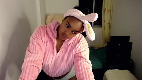 Snapshot of xiomy_winklar chatting on 23, 12, 2024 xiomy winklar online show from 23, 12, 2024