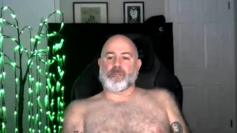 Snapshot of xjohnniex77 chatting on 17, 12, 2025 MrSlowBurn77 online show from 17, 12, 2025