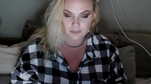 Snapshot of xo_goddessgia_xo chatting on 19, 10, 2025 Gia online show from 19, 10, 2025