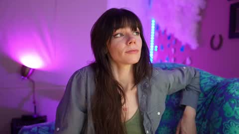 Bella Bondai online show from 25, 2, 2025