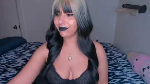 Snapshot of xocurvyrae chatting on 3, 2, 2025 Rae online show from 3, 2, 2025