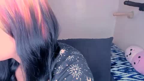 Snapshot of xocurvyrae chatting on 24, 2, 2025 Rae online show from 24, 2, 2025