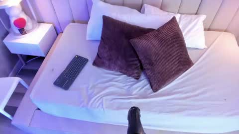 Xolara  online show from 12, 4, 2026