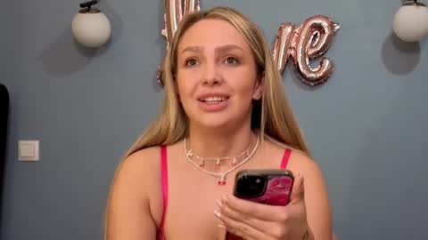 Snapshot of xsexycouples chatting on 7, 3, 2025 AnnaMaee online show from 7, 3, 2025