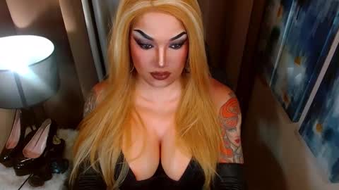 Snapshot of xshadowseductressmitchx chatting on 25, 11, 2025 Cattaleya online show from 25, 11, 2025