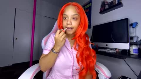 xStarGazingx online show from 17, 11, 2025