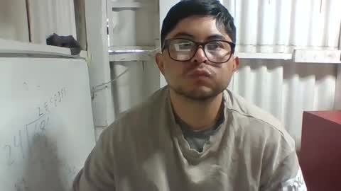 Snapshot of xstudiobog_90 chatting on 6, 3, 2025 xstudiobog_90 online show from 6, 3, 2025