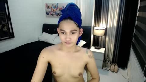 Snapshot of xtspetitehugecock chatting on 22, 12, 2025 xtspetitehugecock online show from 22, 12, 2025