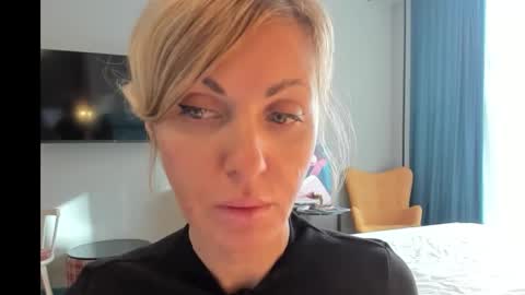 xvaleriax0 online show from 12, 9, 2025