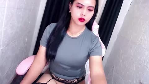 Snapshot of xxhotsexydivinexx chatting on 4, 10, 2025 divine online show from 4, 10, 2025
