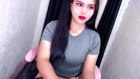 Snapshot of xxhotsexydivinexx chatting on 12, 10, 2025 divine online show from 12, 10, 2025