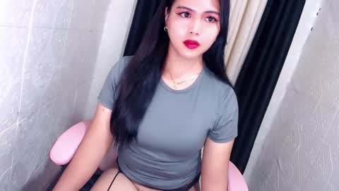 Snapshot of xxhotsexydivinexx chatting on 14, 10, 2025 divine online show from 14, 10, 2025