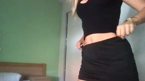 Snapshot of xxsweet_lunaxx chatting on 30, 7, 2026 Sweet Luna online show from 30, 7, 2026