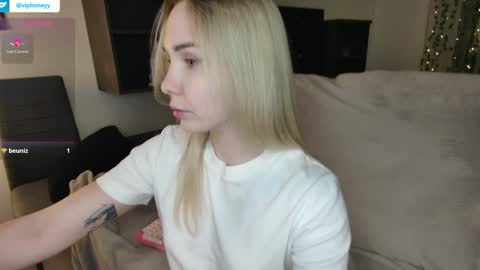 Snapshot of xxxhoneyxx chatting on 28, 1, 2025 Onlyfanz online show from 28, 1, 2025