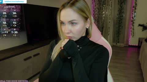 Snapshot of xxxhoneyxx chatting on 7, 11, 2025 Onlyfanz online show from 7, 11, 2025