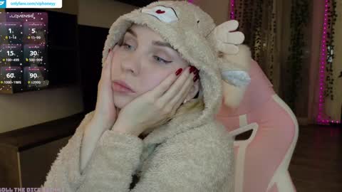 Snapshot of xxxhoneyxx chatting on 8, 11, 2025 Onlyfanz online show from 8, 11, 2025