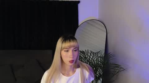 Snapshot of xxxvandersexxx chatting on 28, 9, 2025 July and Fer online show from 28, 9, 2025