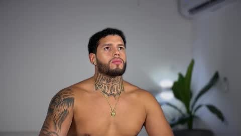 Snapshot of yamp_bigcock chatting on 23, 10, 2025 yamp sambrano online show from 23, 10, 2025