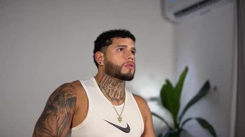 Snapshot of yamp_bigcock chatting on 29, 10, 2025 yamp sambrano online show from 29, 10, 2025