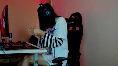 yang_nymph online show from 16, 9, 2025