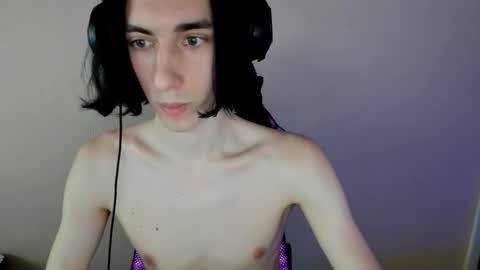 yang_nymph online show from 20, 10, 2025