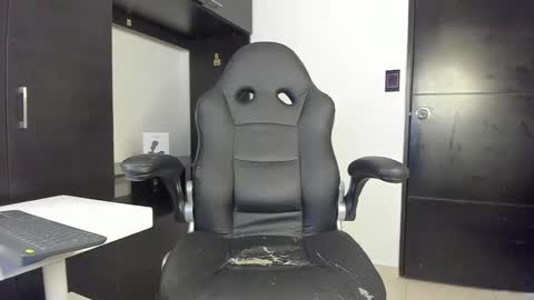 yanpaul83 online show from 16, 9, 2025