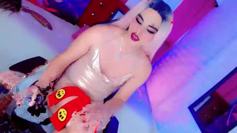 Snapshot of yarethrousss chatting on 19, 10, 2025 yarethrousss online show from 19, 10, 2025