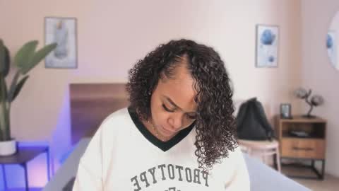 Snapshot of yarirose chatting on 21, 11, 2025 Yary online show from 21, 11, 2025