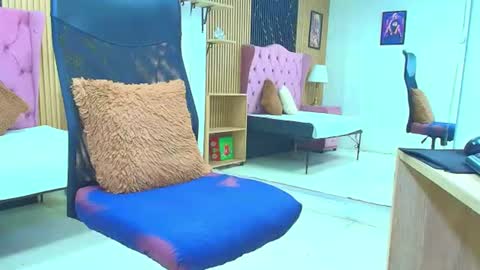 yaruzca 9 inches strong online show from 23, 4, 2026