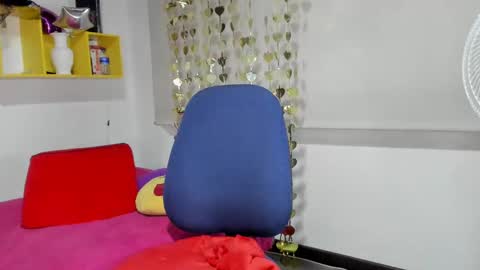Snapshot of yasmin_goldenst chatting on 1, 2, 2025 Yasemin online show from 1, 2, 2025
