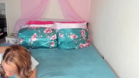 Snapshot of yasminayazzie chatting on 30, 12, 2024 Yasmina online show from 30, 12, 2024