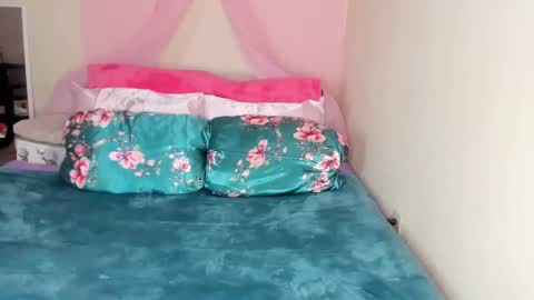 Snapshot of yasminayazzie chatting on 2, 1, 2025 Yasmina online show from 2, 1, 2025