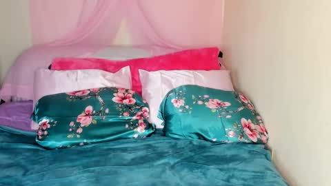 Snapshot of yasminayazzie chatting on 11, 1, 2025 Yasmina online show from 11, 1, 2025