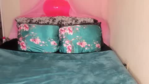 Snapshot of yasminayazzie chatting on 31, 1, 2025 Yasmina online show from 31, 1, 2025