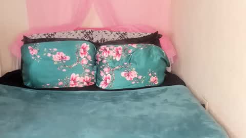 Snapshot of yasminayazzie chatting on 8, 3, 2025 Yasmina online show from 8, 3, 2025