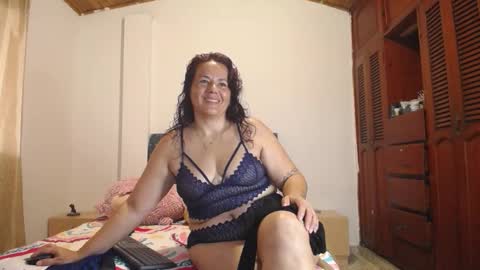 Snapshot of yazmin_mature chatting on 2, 11, 2025 Jasmin online show from 2, 11, 2025