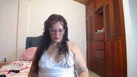 Snapshot of yazmin_mature chatting on 12, 11, 2025 Jasmin online show from 12, 11, 2025