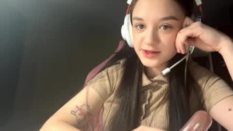 Snapshot of yeeseling chatting on 16, 12, 2025 Kate online show from 16, 12, 2025