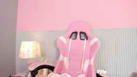 Snapshot of yeika_foxy chatting on 2, 10, 2025 yeika_foxy online show from 2, 10, 2025