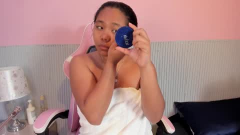 Snapshot of yeika_foxy chatting on 19, 11, 2025 yeika_foxy online show from 19, 11, 2025