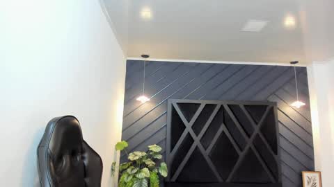 Snapshot of yeiko_romero_ chatting on 2, 1, 2025 YEIKO ROMERO online show from 2, 1, 2025