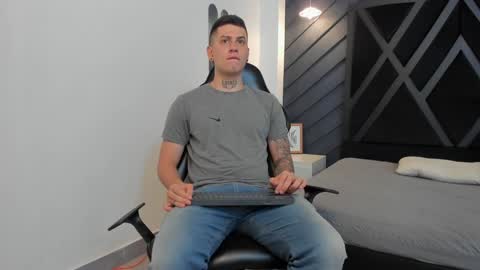 Snapshot of yeiko_romero_ chatting on 10, 1, 2025 YEIKO ROMERO online show from 10, 1, 2025